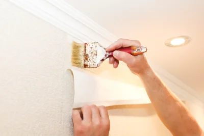 Pose de papier peint à Tournoisis — revêtements muraux et toiles de verre